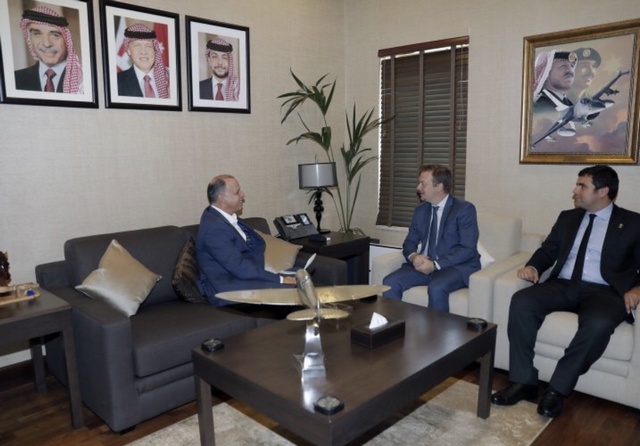 الأمير فيصل يستقبل رئيس اللجنة البارالمبية الدولية