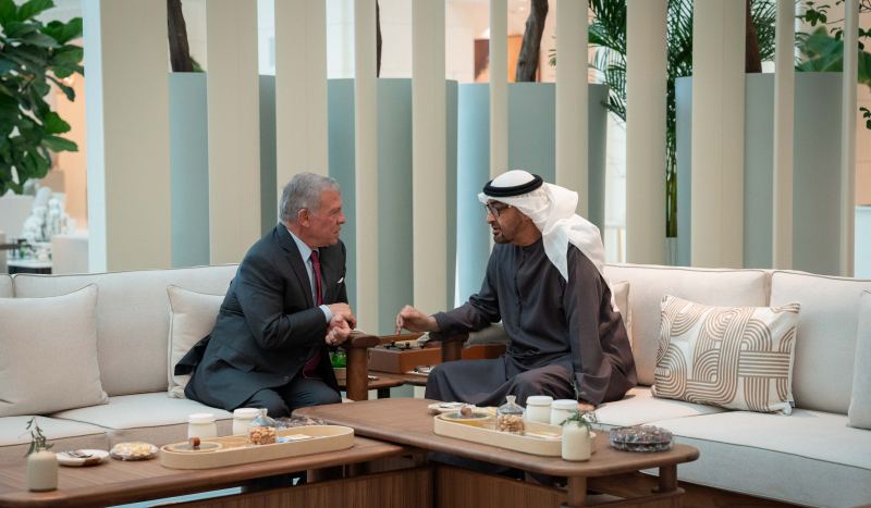 الملك يلتقي رئيس دولة الإمارات بأبوظبي