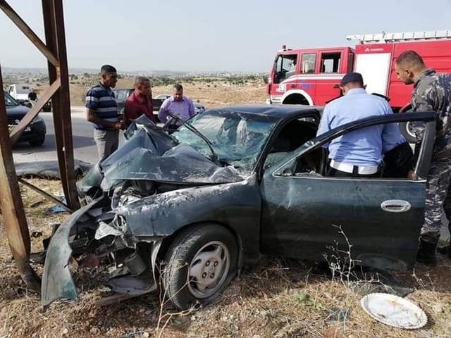 وفاة سيده وإصابة سيدتين اثر تدهور مركبة باربد .. صور 