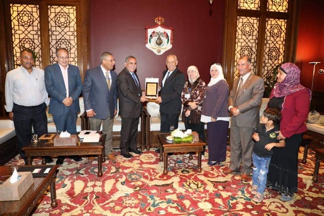 العيسوي يستقبل وفودا في الديوان .. صور