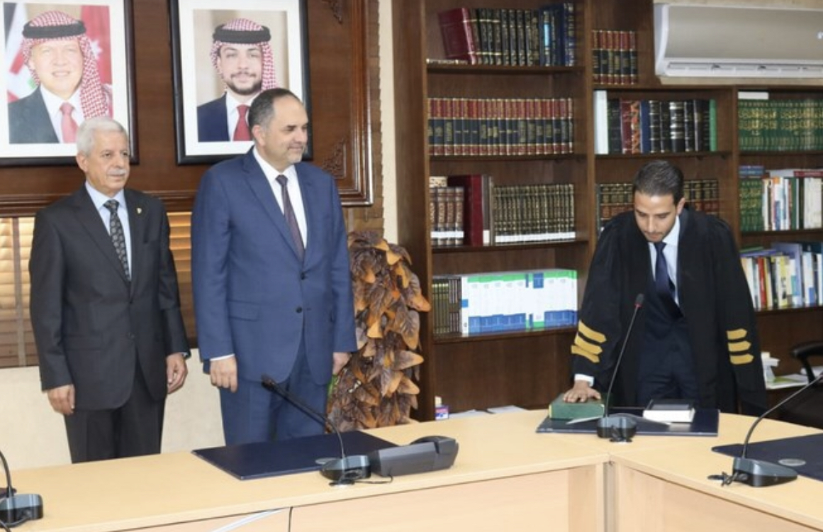 154 محامياً يؤدون اليمين القانونية امام وزير العدل .. اسماء