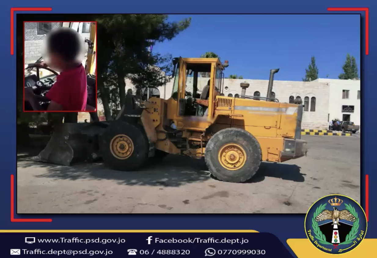 ضبط حدث صوره والده أثناء قيادته "جرافة" في مأدبا