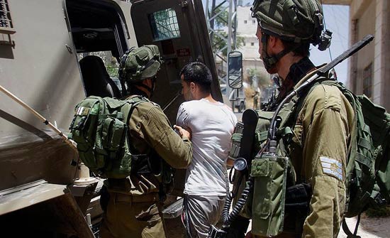 الاحتلال يعتقل 11 فلسطينيا بالضفة الغربية