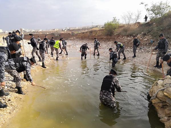 الحواتمة يوعز بتعزيز الجهود وتوسيع نطاق البحث بسيل الزرقاء   