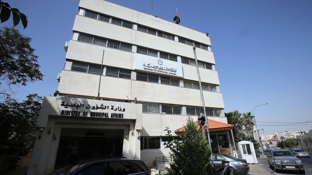 البدء بتطبيق تعليمات لوازم وأشغال البلديات الجديدة