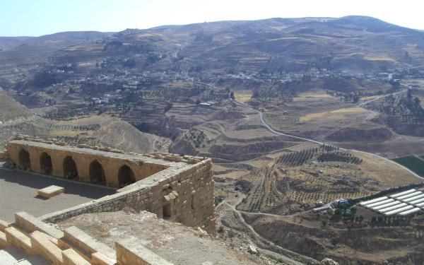 بصيرا وغرندل: مواطنون يطالبون بجدران استنادية وحواجز للطرق   
