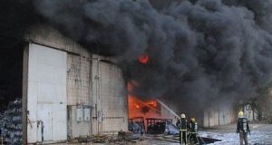 الدفاع المدني يخمد حريق سكراب في محافظة العاصمة