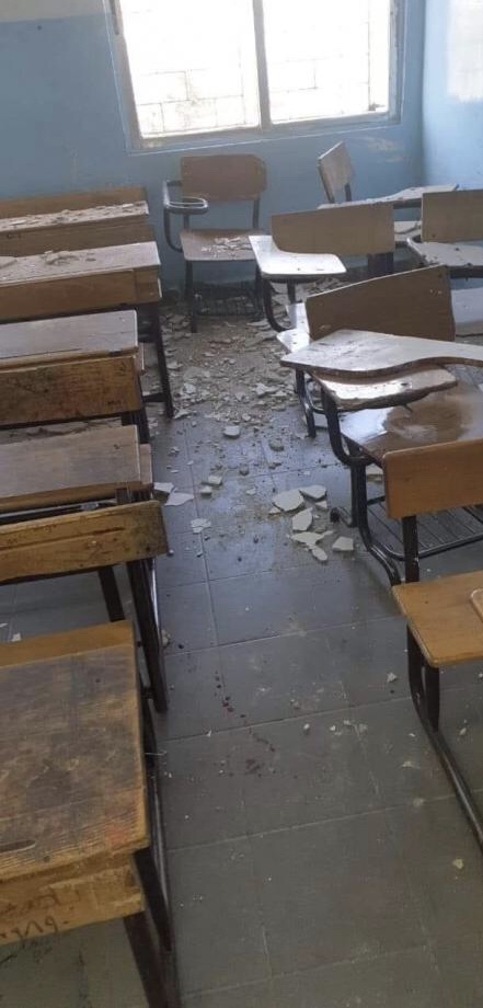 اصابة طالبة بسقوط كتلة اسمنتية بمدرسة في دير علا