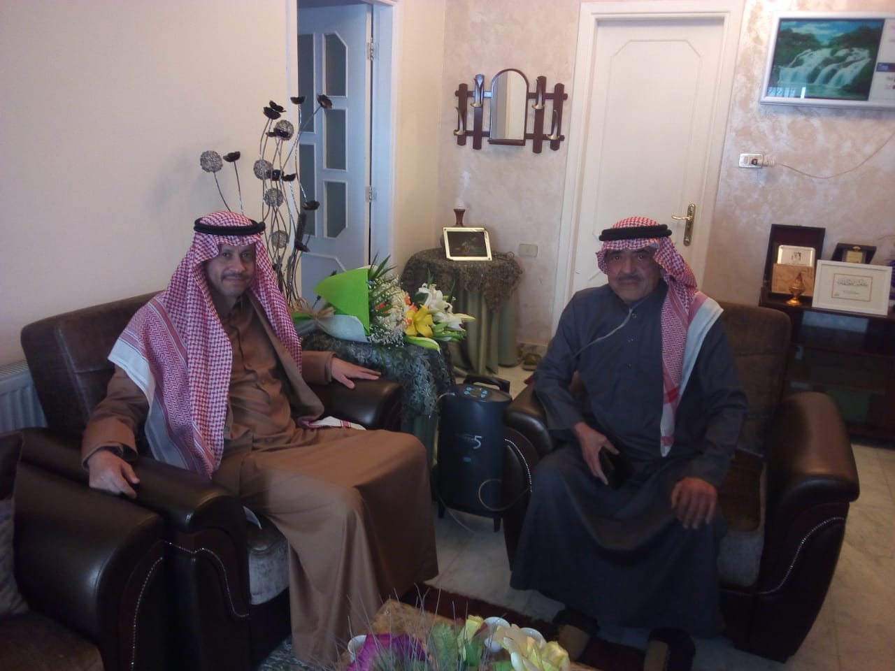 السفير السعودي في الأردن ولمسه وفاء مع المذيع غالب كامل