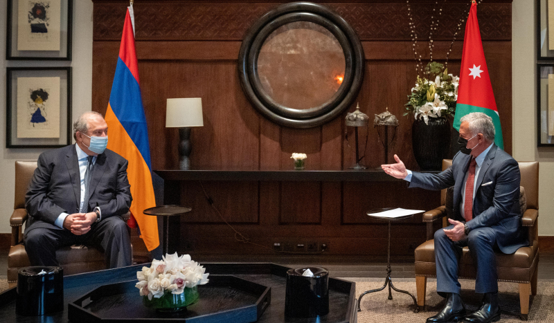 الملك يلتقي الرئيس الأرميني في قصر الحسينية