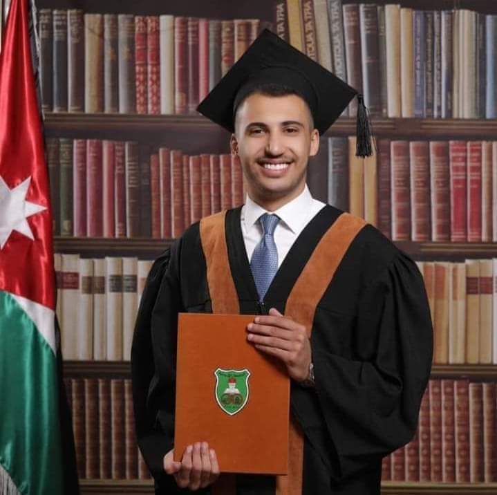 حسن علي الغزاوي.. مبارك التخرج