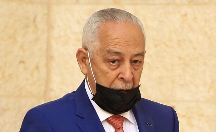 العيسوي ينقل تعازي الملك إلى الهواري والنعيمات. 