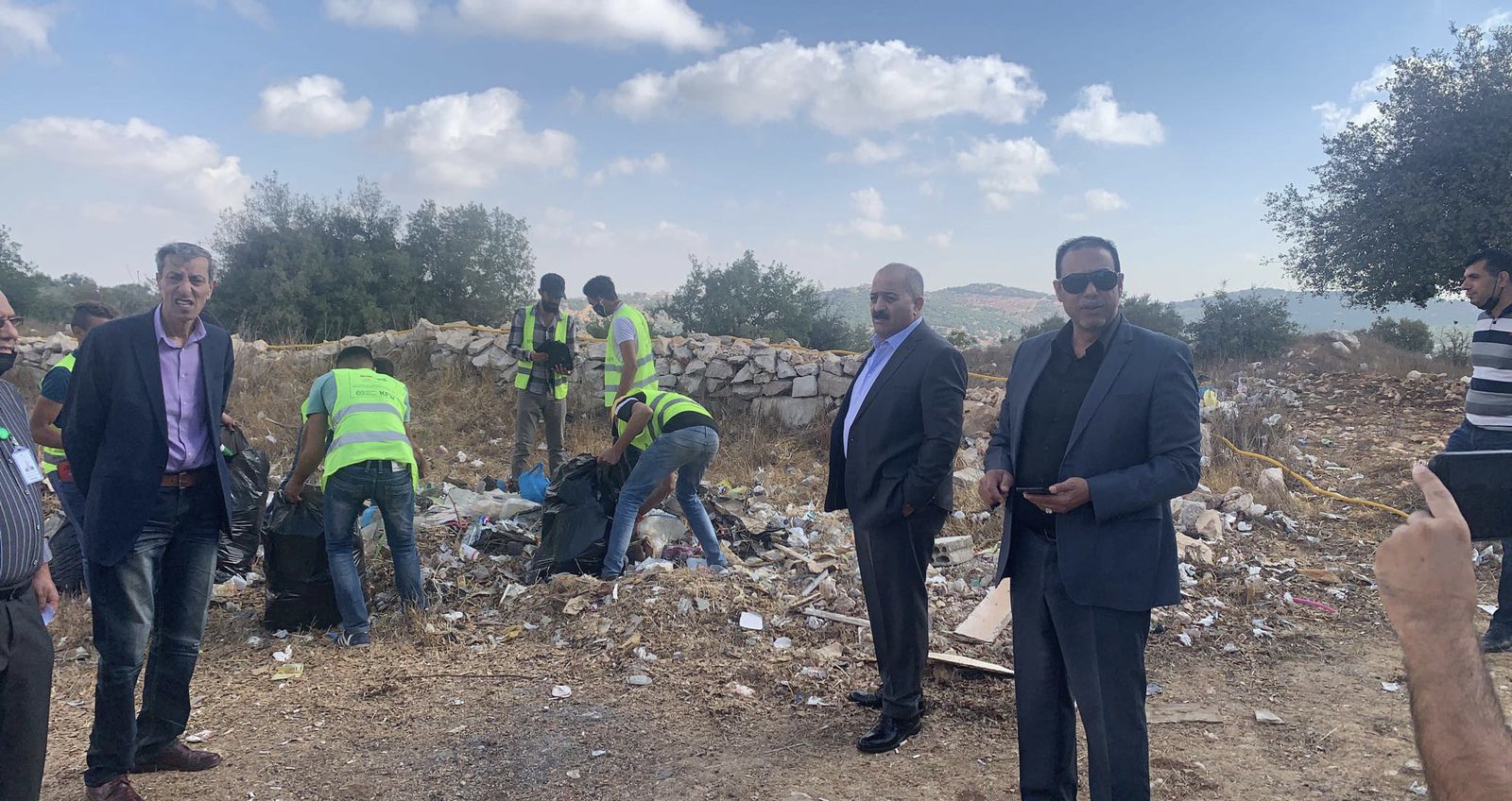 محافظ اربد يوعز بتنفيذ حملة نظافة في موقع زارته الملكة وعبرت عن استيائها منه في برقش .. صور 