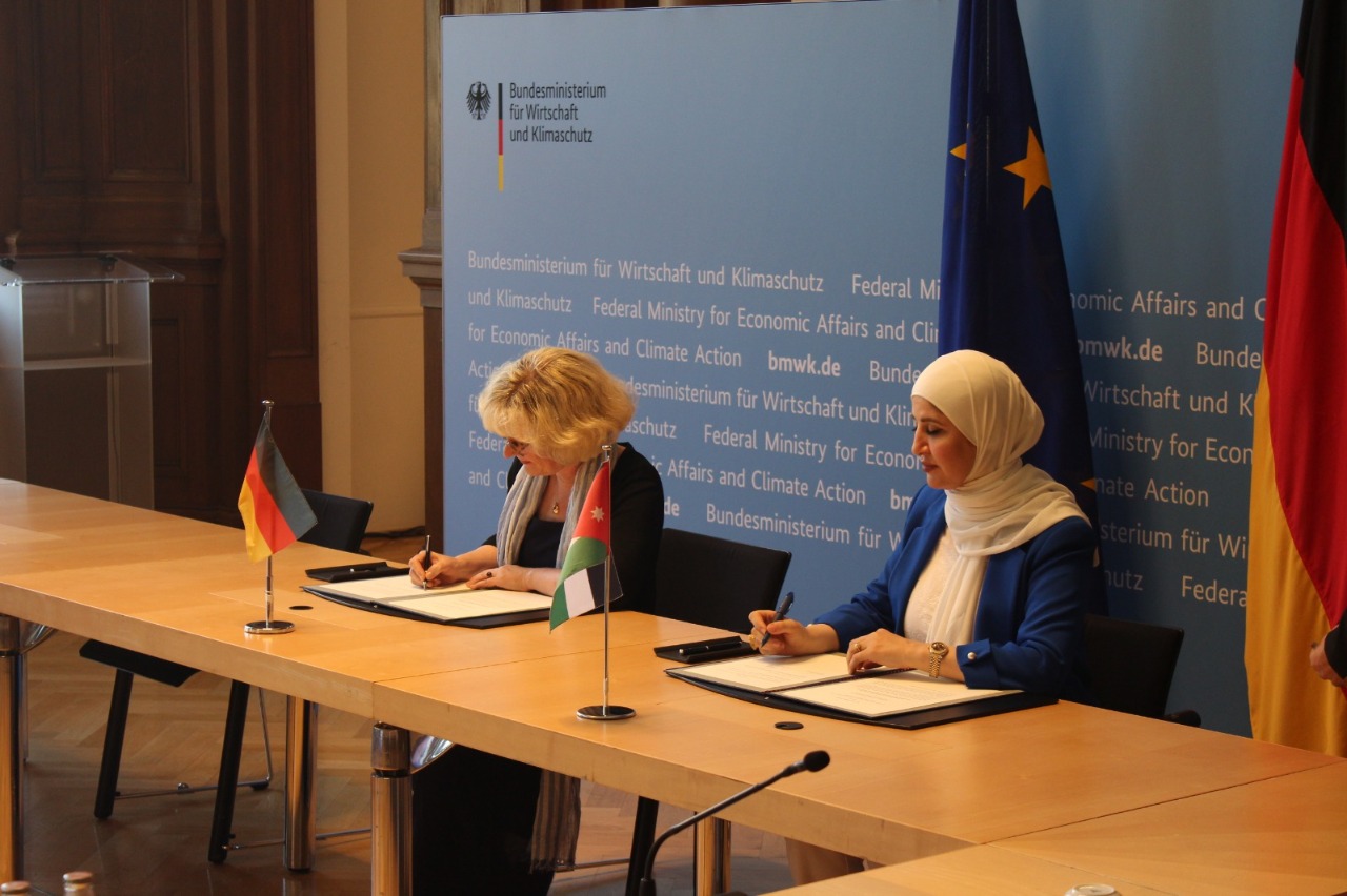 وفد من وزارة الصناعة يبحث في المانيا تعزيز التعاون الثنائي