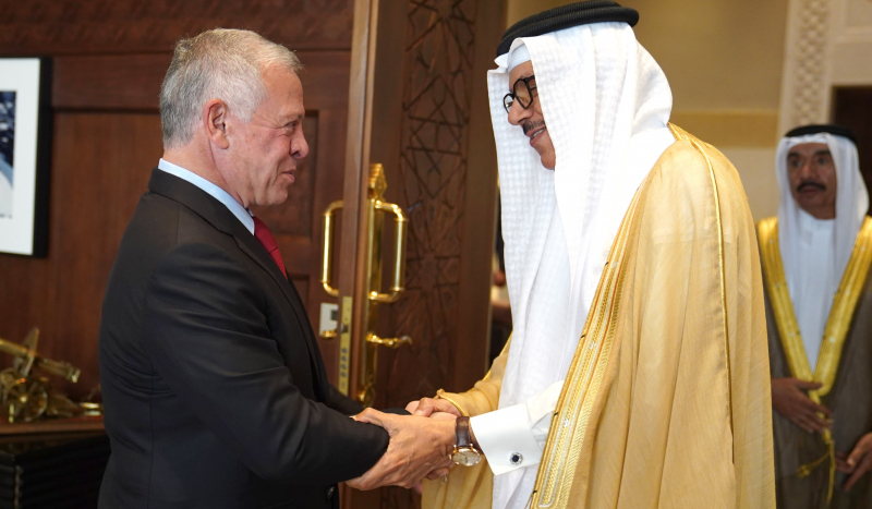 الملك يستقبل وزير الخارجية البحريني