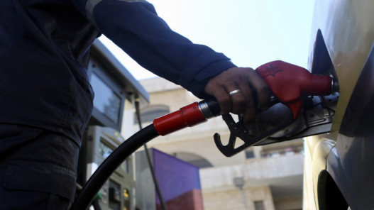 الحكومة تخفض أسعار البنزين وترفع الديزل والكاز