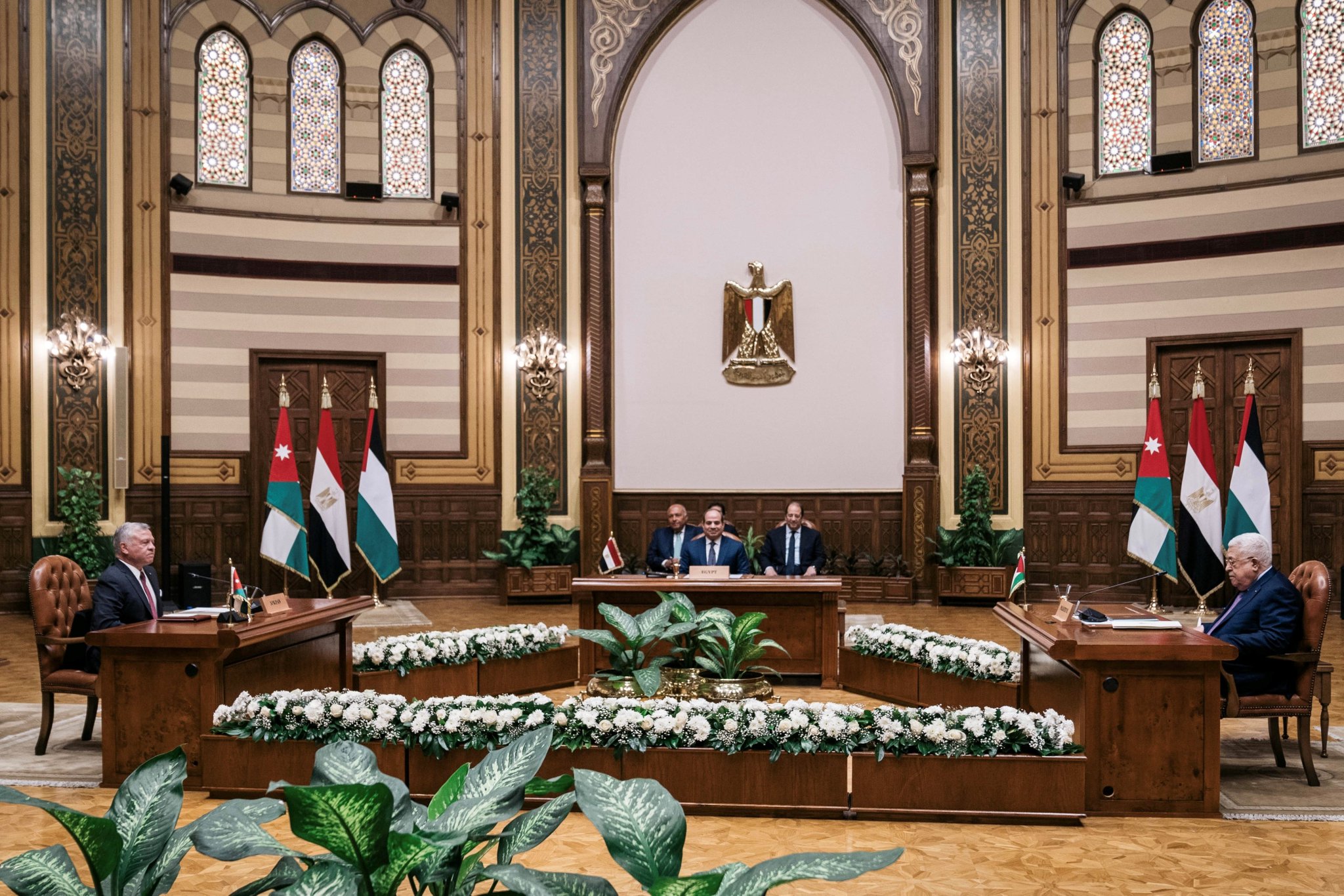 الملك والرئيسان المصري والفلسطيني يعقدون قمة ثلاثية بالقاهرة