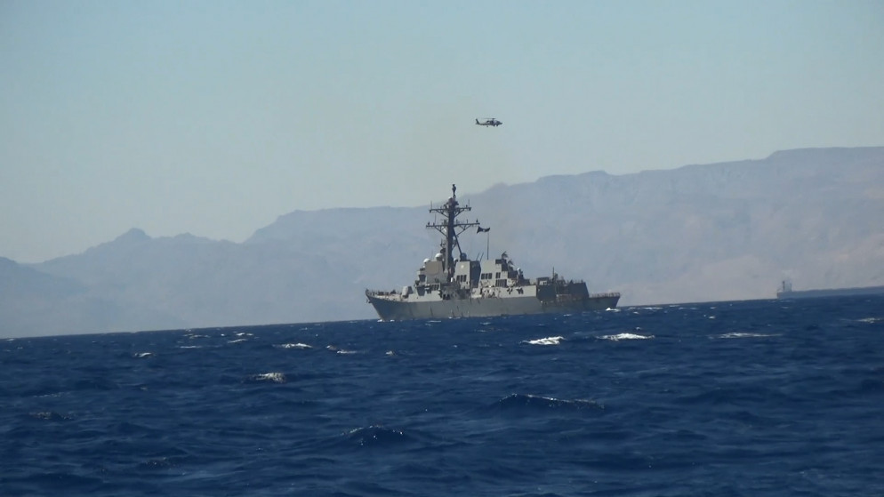 القوة البحرية والزوارق الملكية تنقذ شخصين في البحر الميت