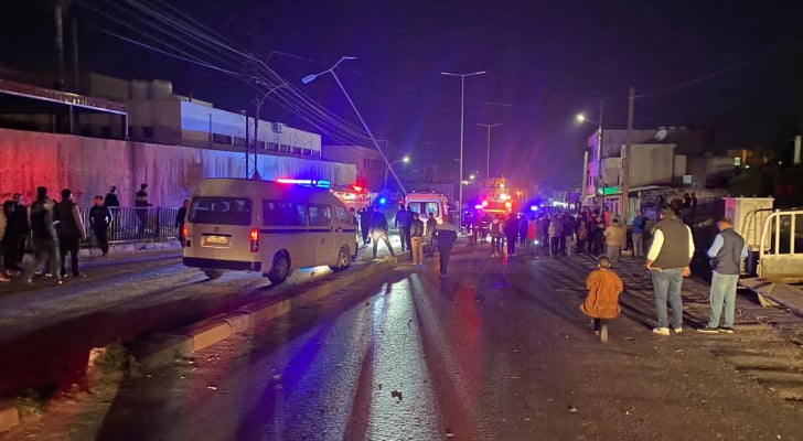 وفاة و13 إصابةبحادث تصادم شاحنة بعدد من المركبات في عين الباشا
