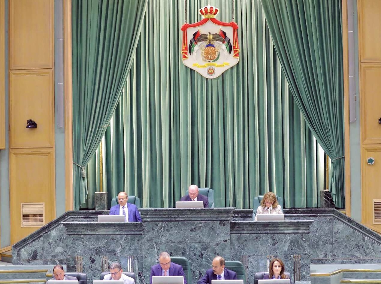 الأعيان يوافق على قانوني الأحوال المدنية والعمل