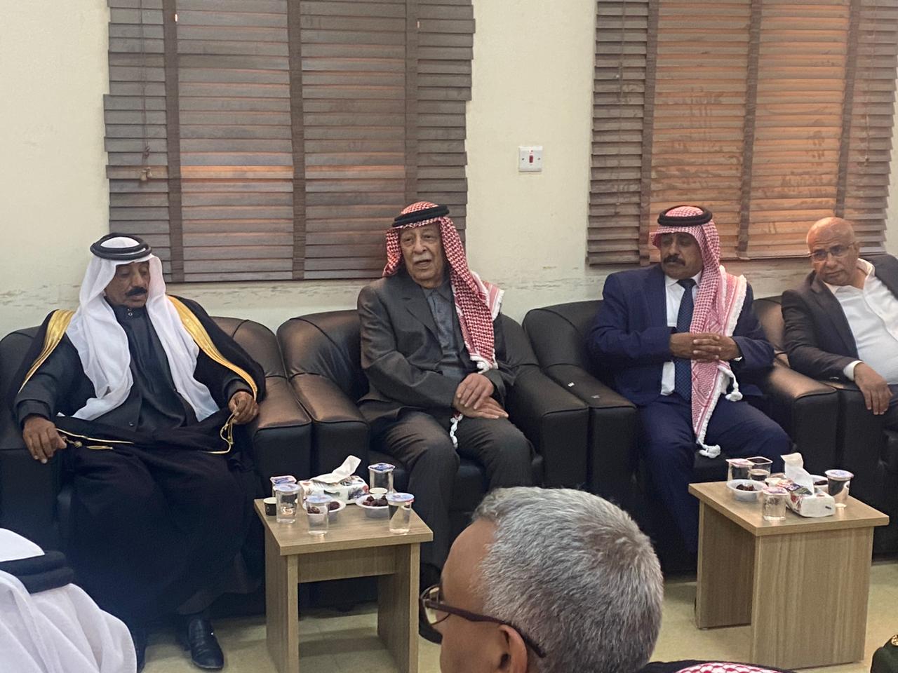 مندوبا عن الملك .. رئيس الديوان الملكي يعزي عشيرة المراغية  "الحجايا " .. صور