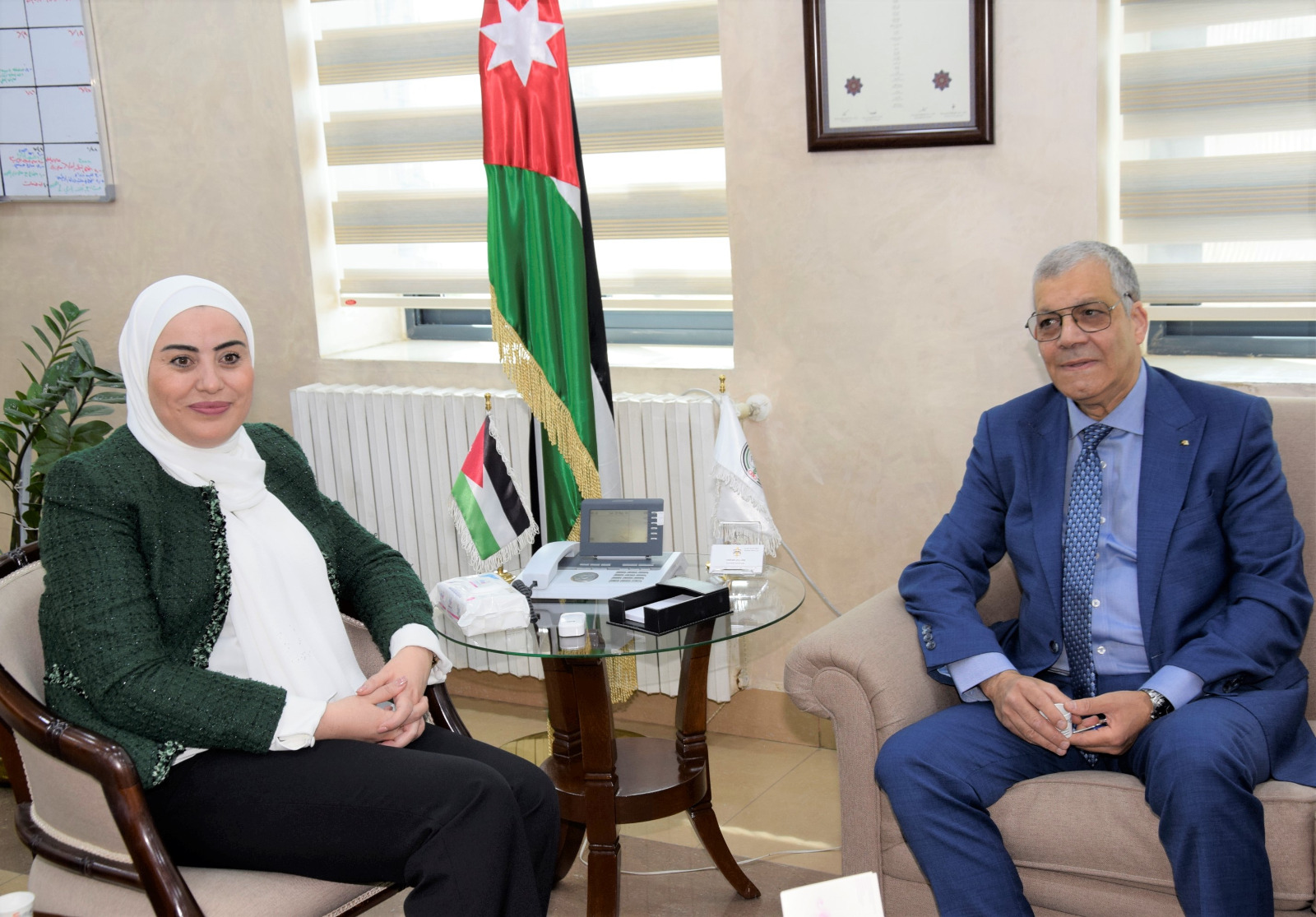 وزيرة التنمية الاجتماعية تلتقي السفير الجزائري في عمان