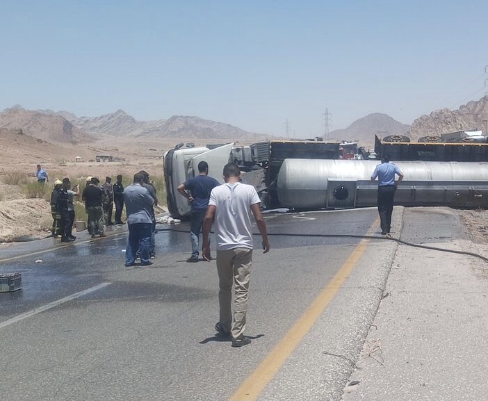 تدهور صهريج على الطريق الصحراوي