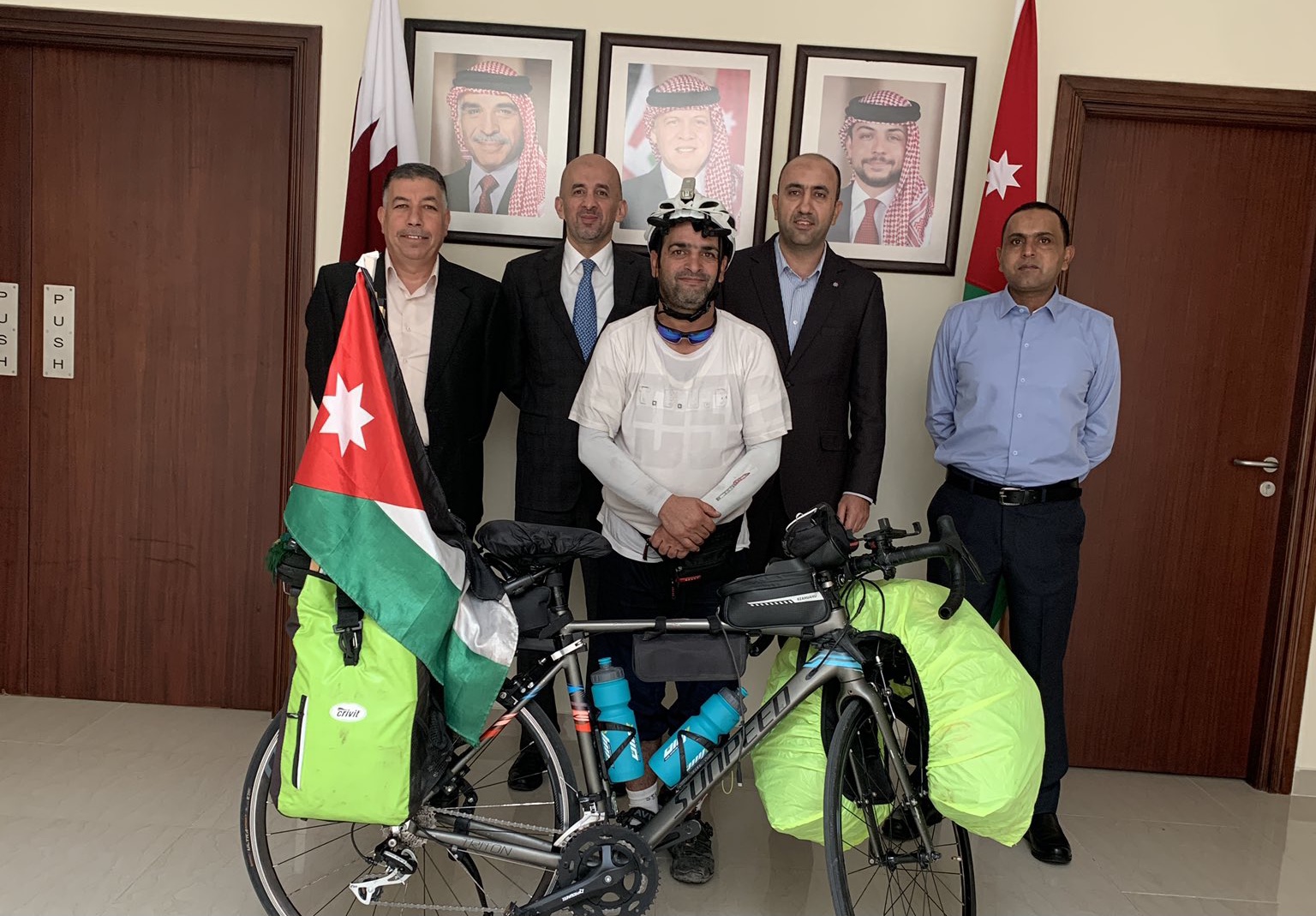 الرحالة الأردني القراقزة يحط في الدوحة بعد السعودية