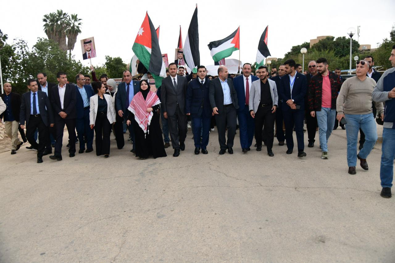 مسيرة تضامنية في جامعة العلوم والتكنولوجيا دعمًا للأشقاء في غزة .. صور 