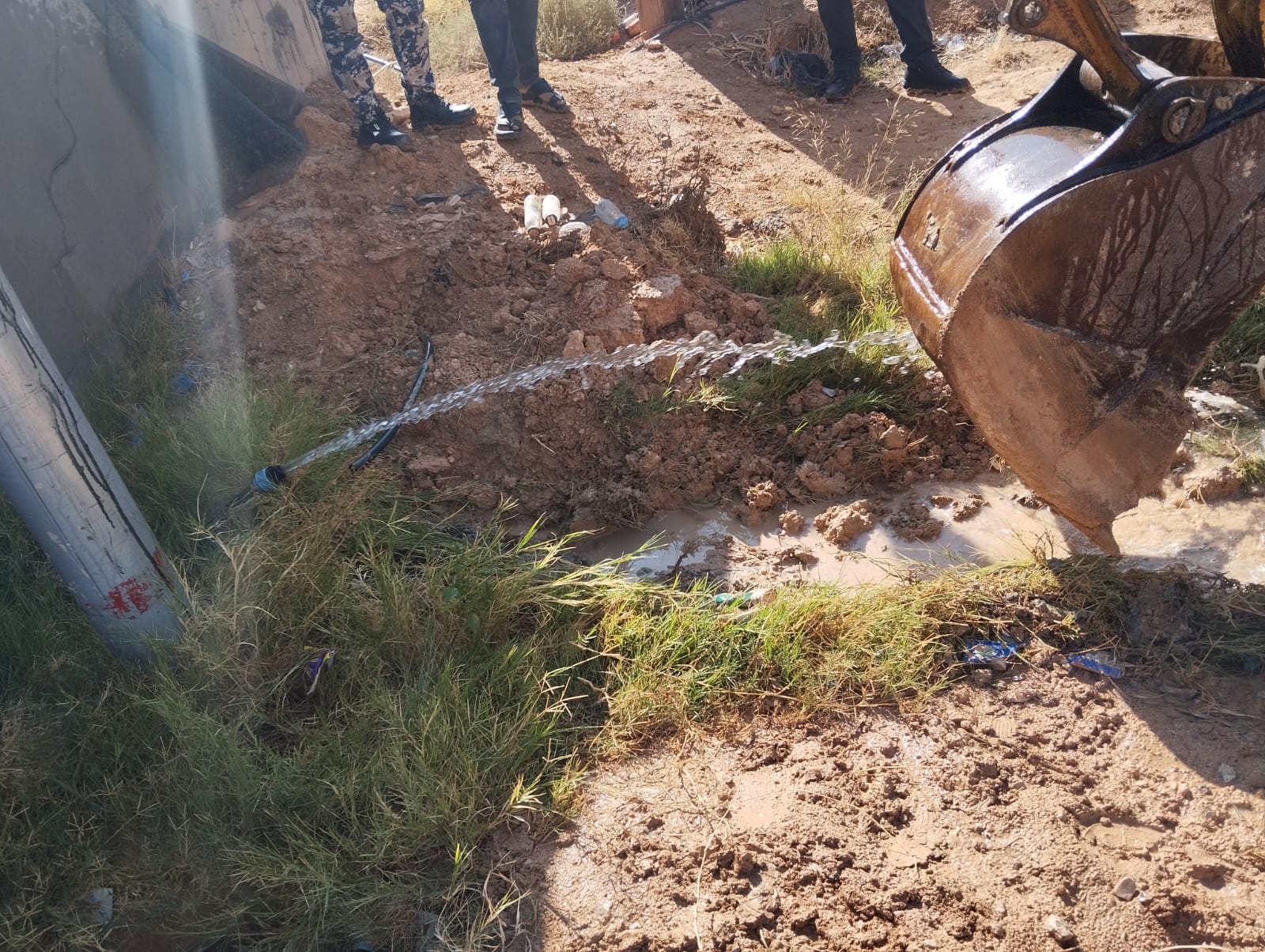المياه : حملة تضبط 25 اعتداء في الحسينية .. صور