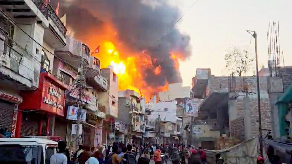 الهند: مقتل 11 شخصا إثر حريق هائل بمصنع دهانات في نيودلهي