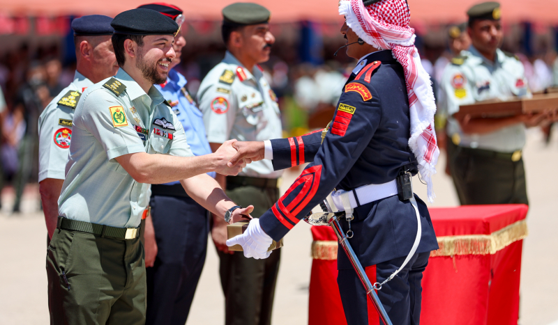 بالصور .. مندوبا عن الملك، ولي العهد يرعى حفل تخريج الفوج الـ 33 من الجناح العسكري بجامعة مؤتة