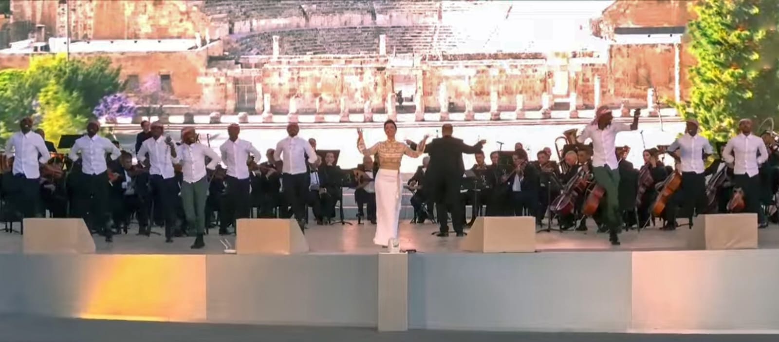 ديانا كرزون.. نجمة احتفالات اليوبيل الفضي