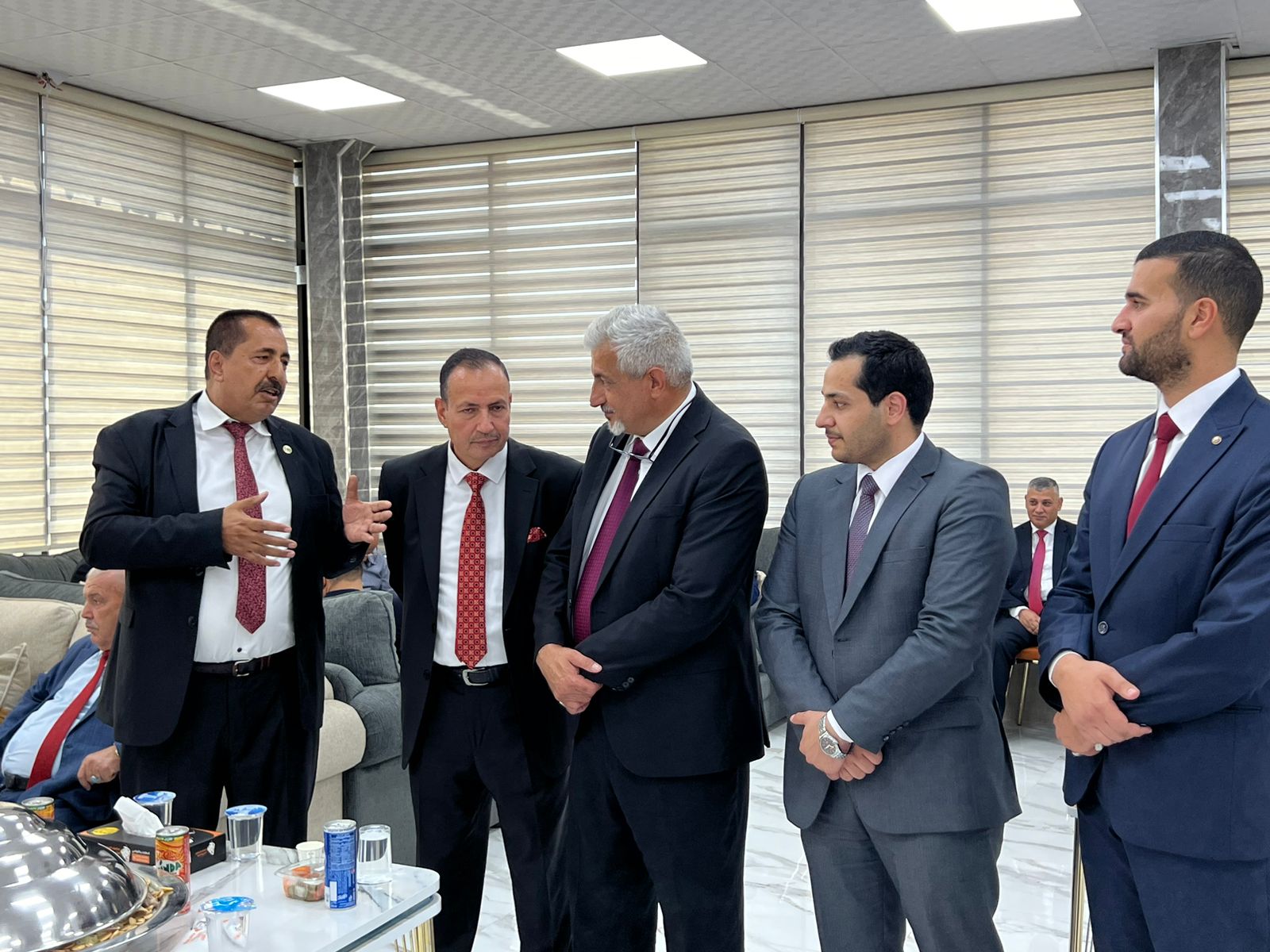 الشناق يقيم مأدبة غداء لأسرة جامعة جدارا بمناسبة حصول نجله "حازم" على درجة الماجستير في القانون .. صور