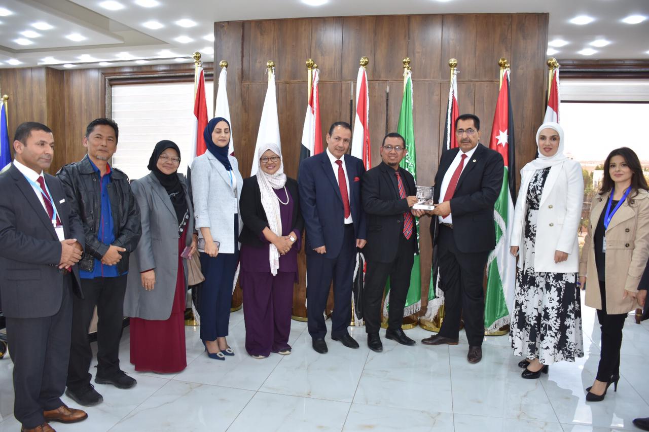 وفد أكاديمي من جامعة مالاي الماليزية يزور جامعة جدارا