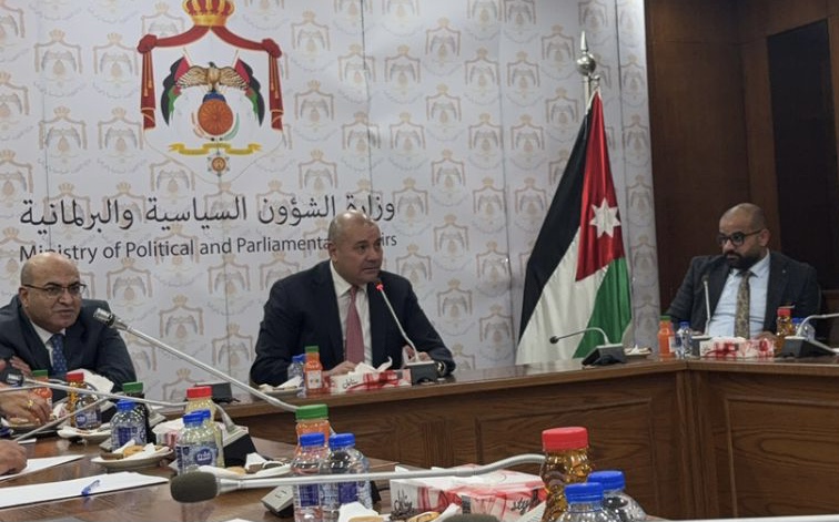 وزير التنمية السياسية يستقبل وفدا طلابيا من جامعة جدارا .. صور
