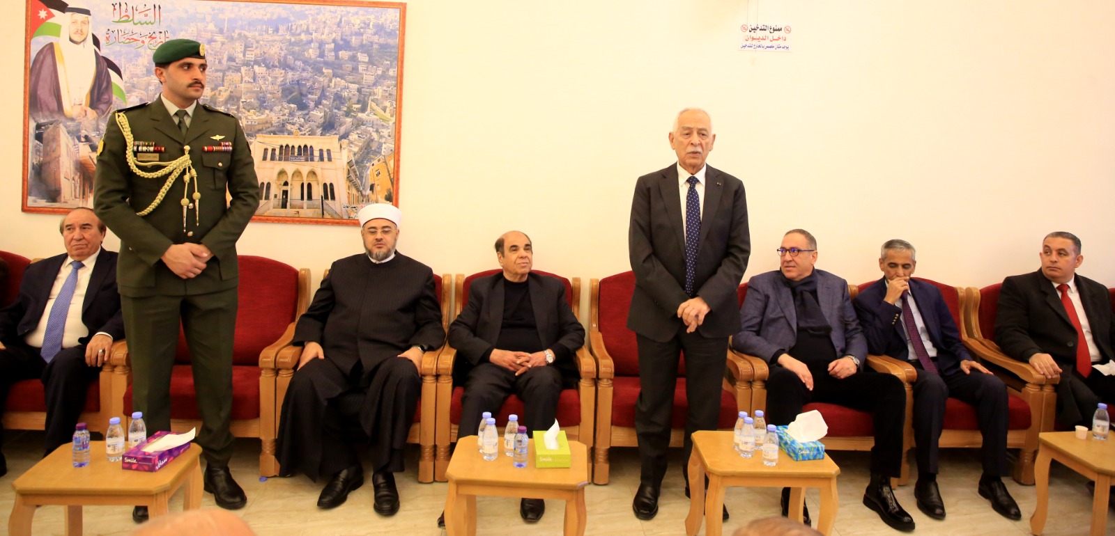 مندوبا عن الملك وولي العهد.. العيسوي يعزي المساعدة والعبداللات