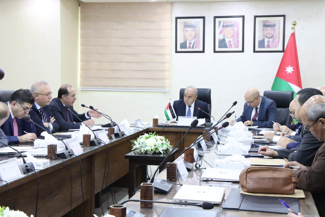 محافظة يبحث مع رؤساء الجامعات عمليات الرقمنة واستخدام الذكاء الاصطناعي في التدريس 