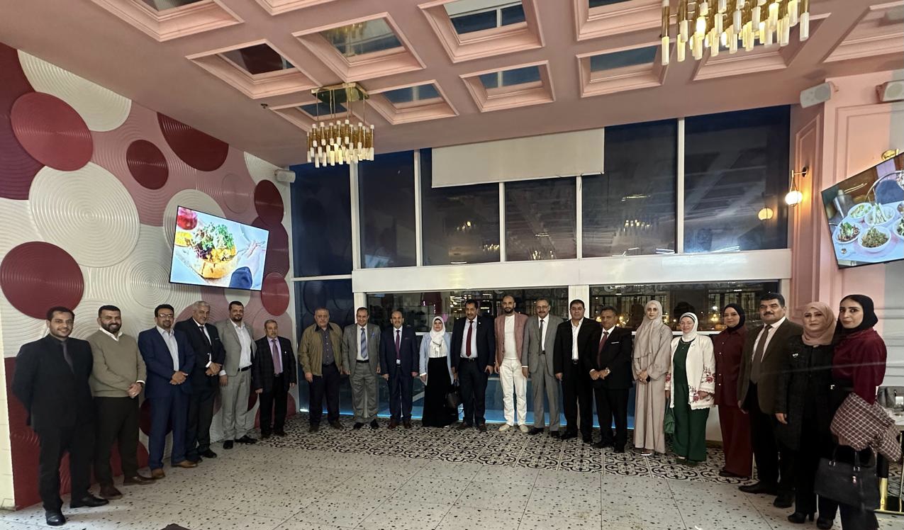 مدرسو "سوم" في جامعة جدارا يقيمون مأدبة إفطار رمضانية تكريما لرئيس هيئة مديريها المراشده  .. صور