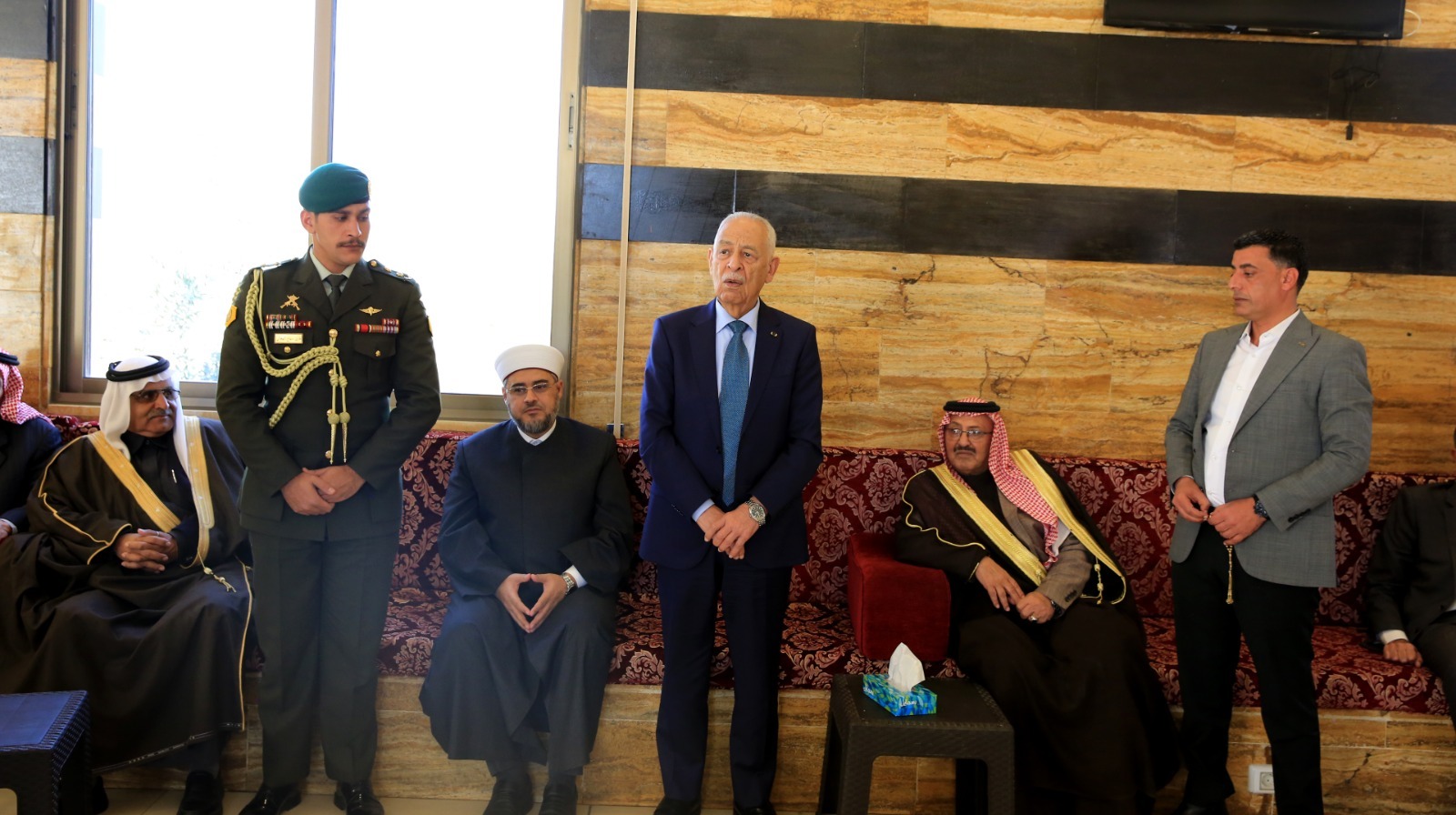 مندوبا عن الملك وولي العهد...العيسوي يعزي الفايز/بني صخر