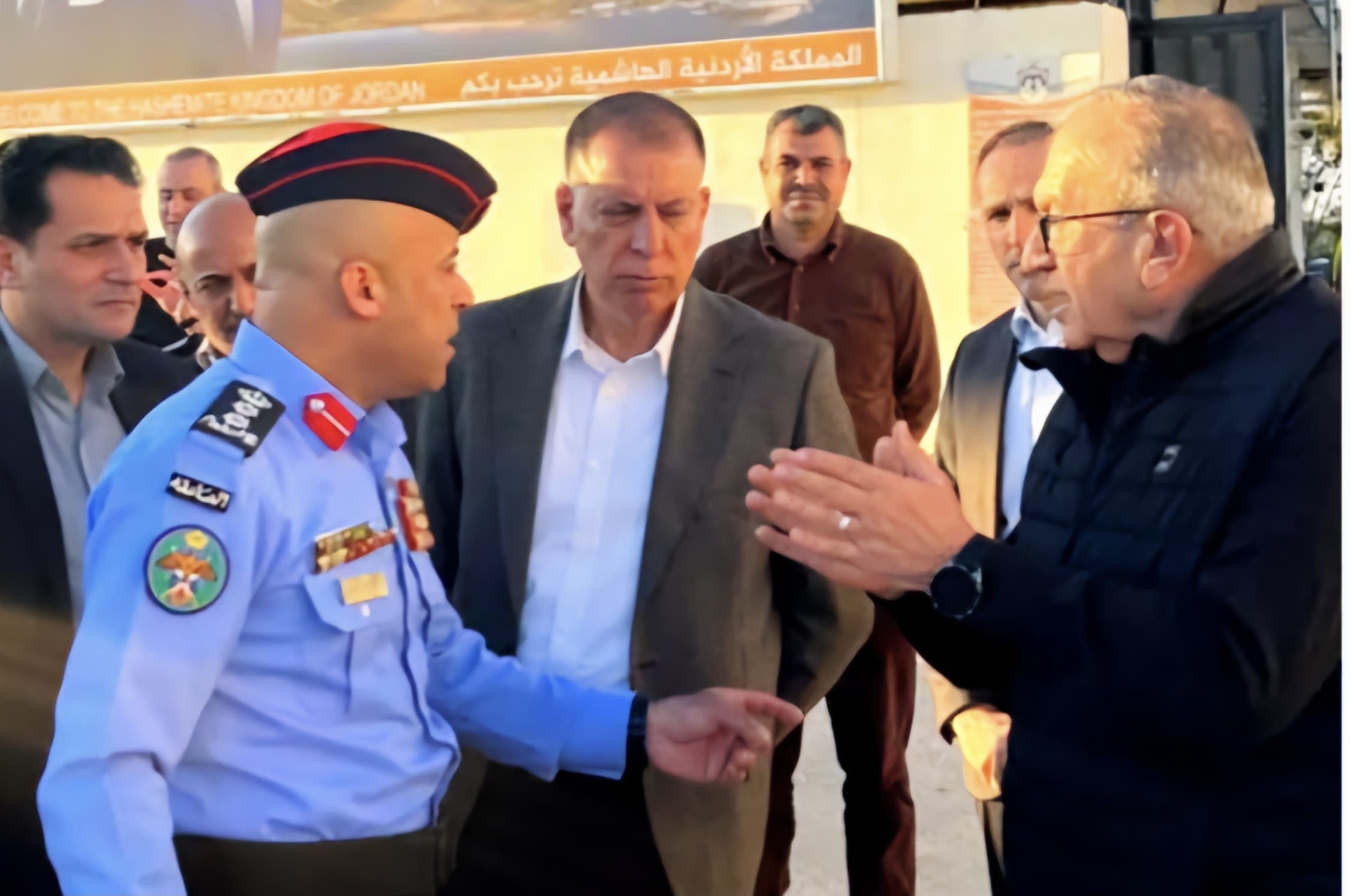 وزيرا الأشغال والداخلية يتفقدان العمل في مركز جابر الحدودي