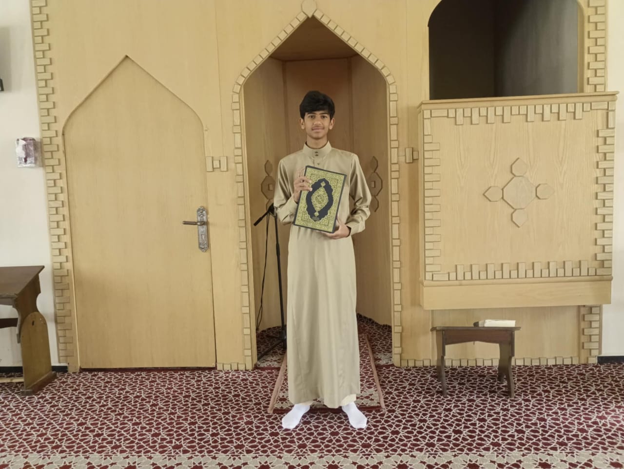 الطالب كرم القلاب يهدي انجازه لجلالة الملك بحفظه لكتاب الله خلال عامين