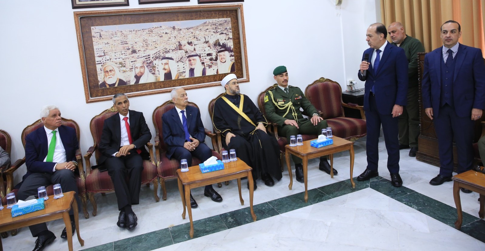 مندوبا عن الملك وولي العهد...العيسوي يعزي الحياصات والمرايات والدباس والخليفات