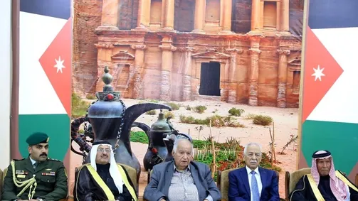 مندوبا عن الملك وولي العهد.. العيسوي يعزي عشيرة المعاني