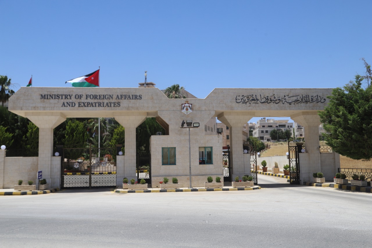 الأردن يدين القصف الإسرائيلي لمحيط المستشفى الميداني الأردني بغزة وإصابة ممرض أردني