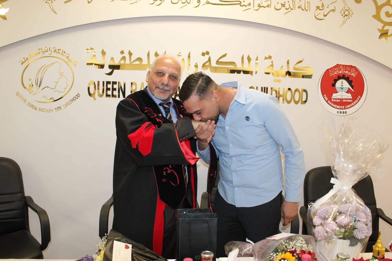 أسرة "الرقيب الدولي" تهنئ الدكتور عماد زريق بمناسبة حصوله على درجة الماجستير بامتياز