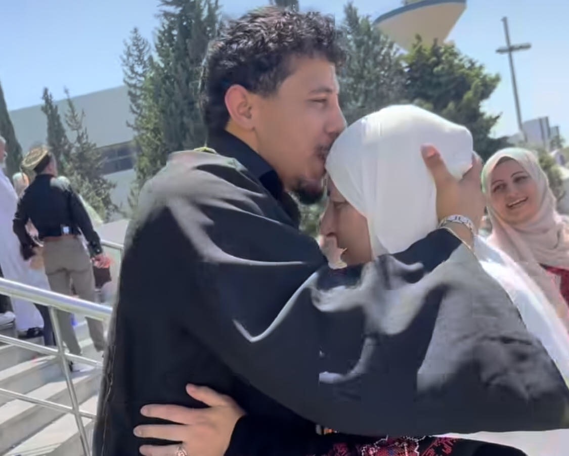 تهنئة وتبريك لعزام عبدالرحيم المراشده  بمناسبة التخرج 