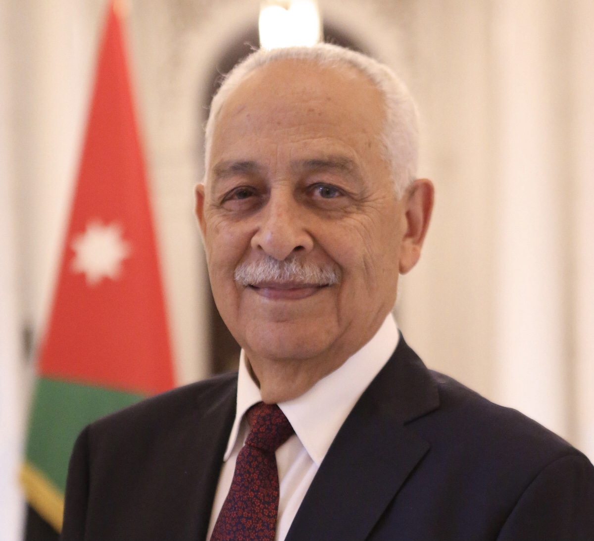 العيسوي ينقل تمنيات الملك وولي العهد للعين والوزير الأسبق الخريشا بالشفاء العاجل