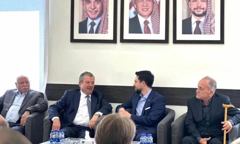 ولي العهد يعزي بوفاة شقيقة مدير دائرة المخابرات العامة