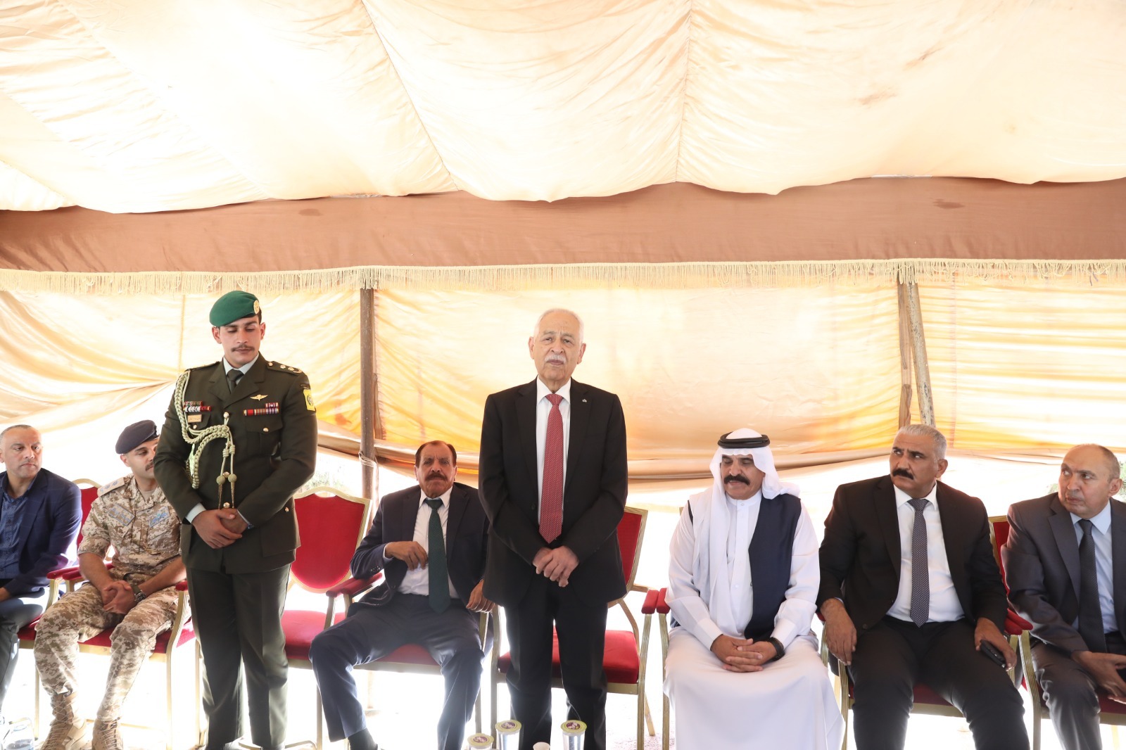 مندوبا عن الملك وولي العهد. العيسوي يعزي عشيرتي أبو الفول والعدوان